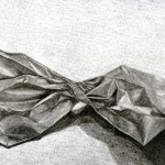 Bolsa de papel dibujada con lápiz de grafito sobre papel con base de carboncillo por Pilar Udina